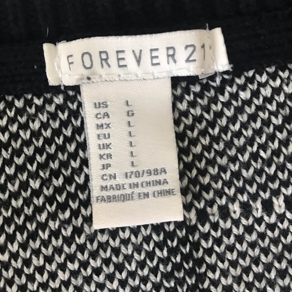 ✨ Forever 21 Black and White Plaid Sweater ✨ - Picture 7 of 7